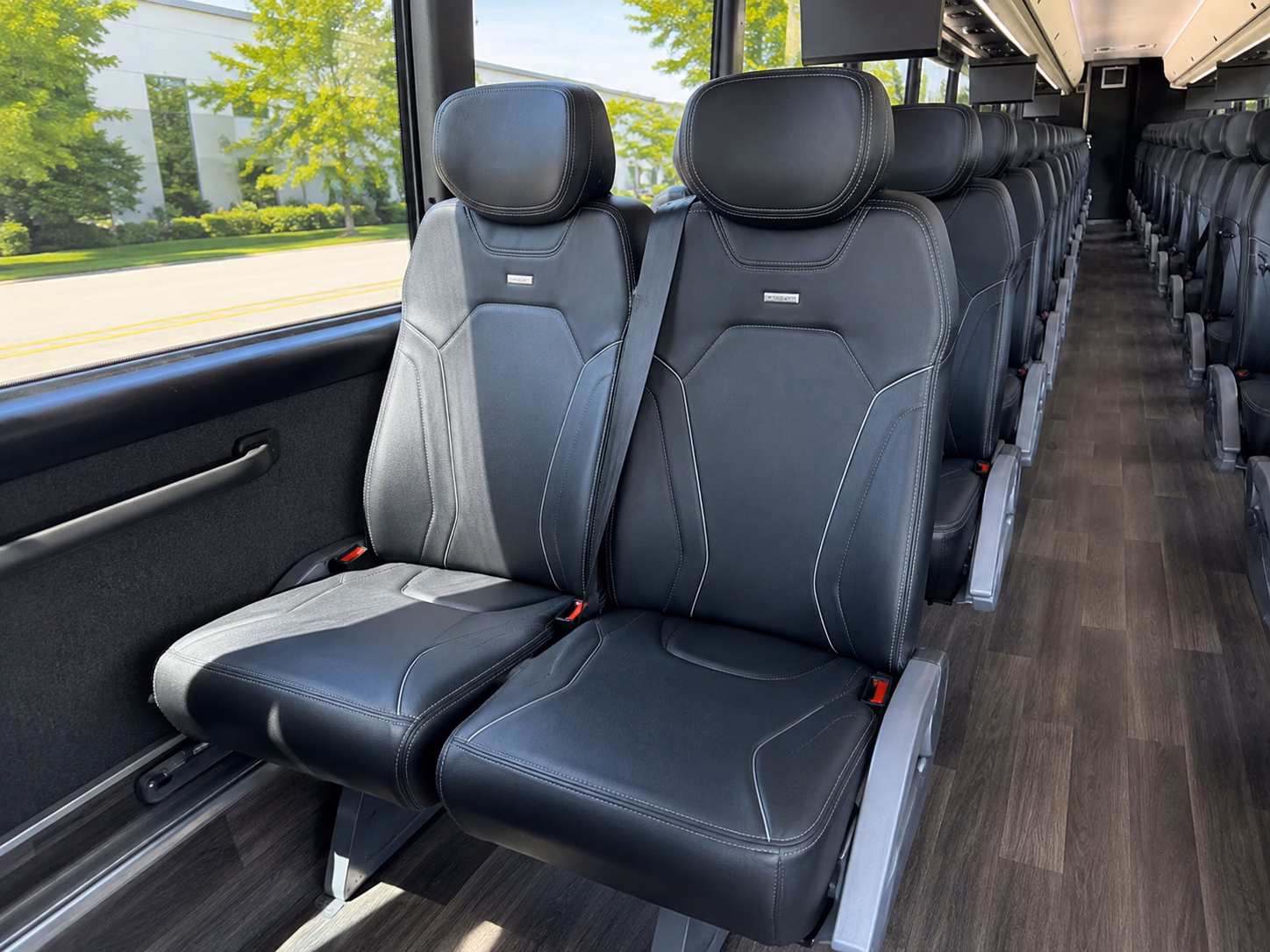 charter buses down the blues highway to natchez wineries